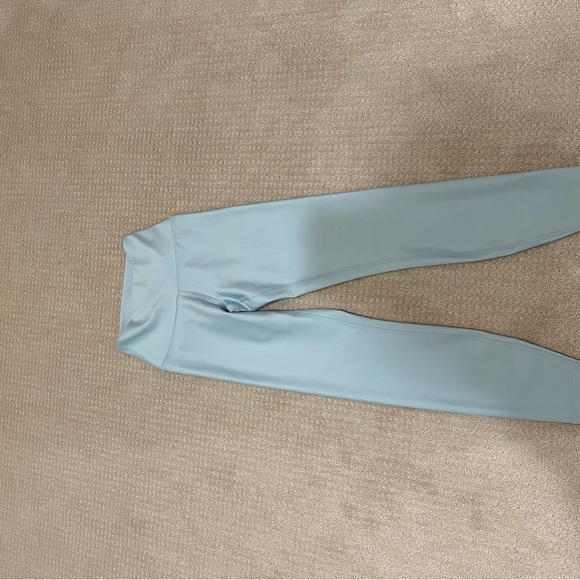 Alo Airlift Leggings - Picture 1 of 5